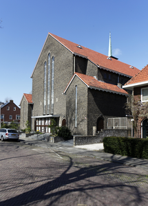 914137 Gezicht op de Tuindorpkerk (H.F. van Riellaan 5a) te Utrecht.